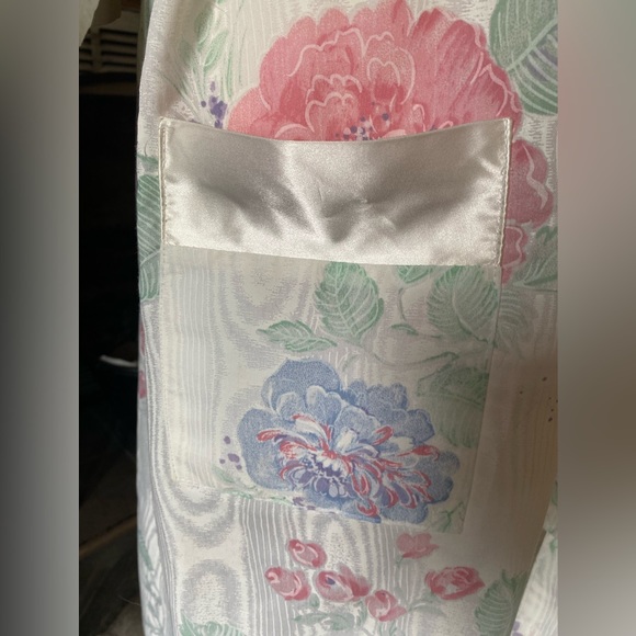 Vintage Vandemere Union Made Floral Satiny Robe with satiny trim and belt Sz Med - Picture 2 of 10